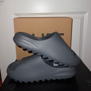 Yeezy Slide ‘Slate Grey’
